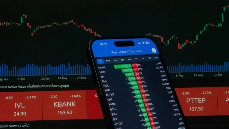 Coinbase Stock: Price Drivers, Risks, and Market Outlook